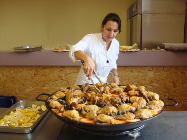 preparation paella geante